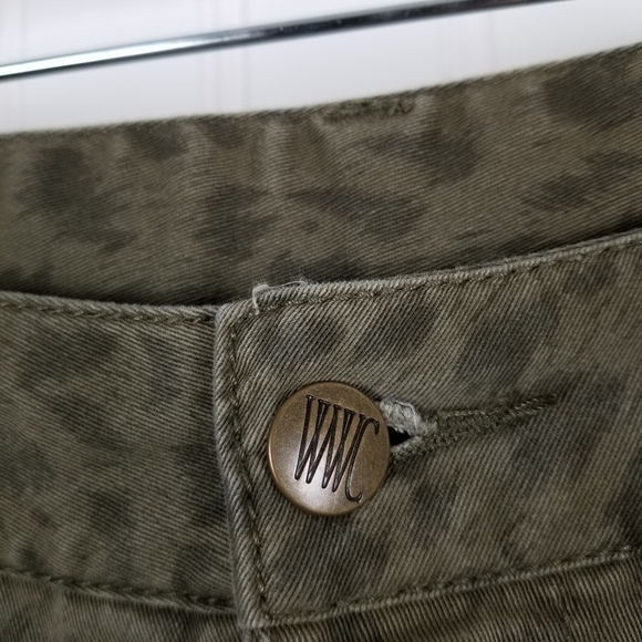 Women with Control Stretch High Rise Pants Jeans Animal Print Olive Green 18WP - Picture 4 of 11